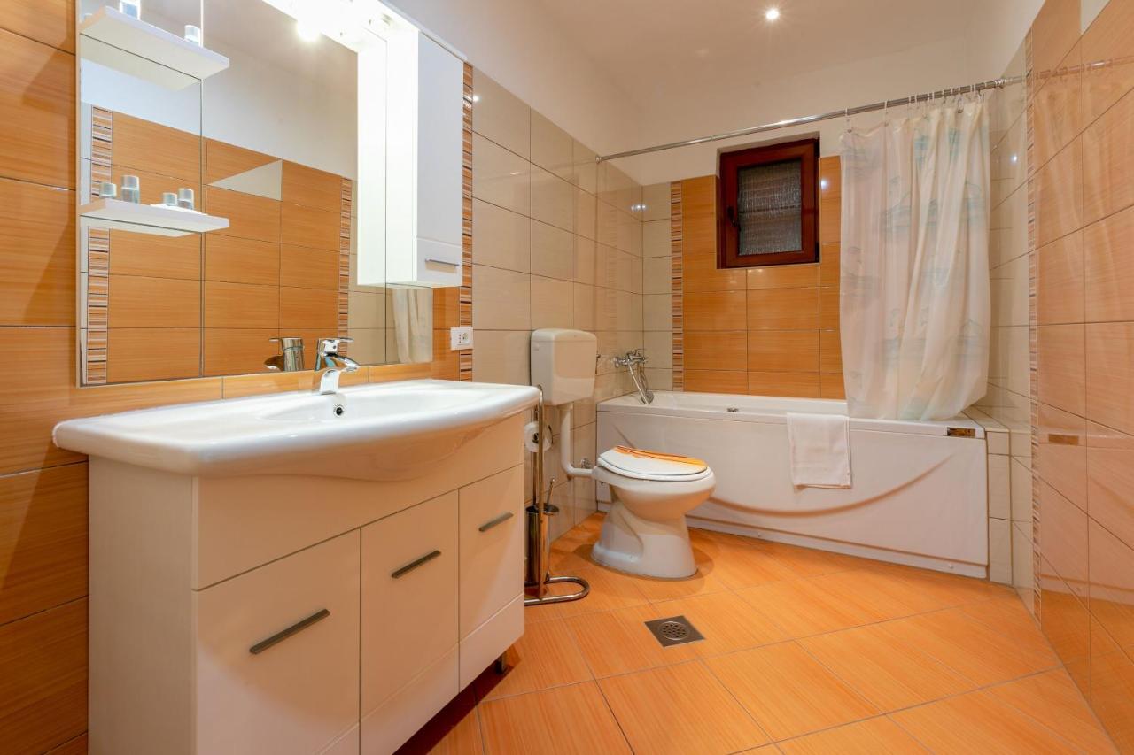 House Marija Villa โลปาร์ ภายนอก รูปภาพ